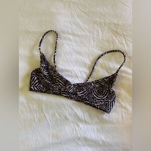 🦓 S O L D 🦓  Benoa Shae Top in Safari